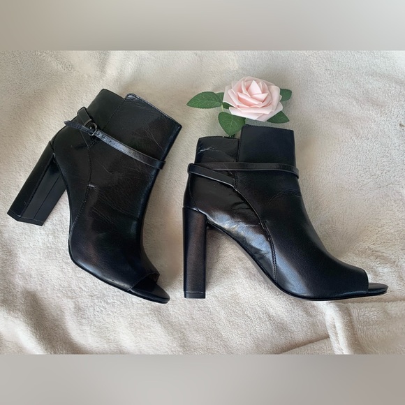 Banana Republic Gayle leather open toe ankle boots - Picture 13 of 15